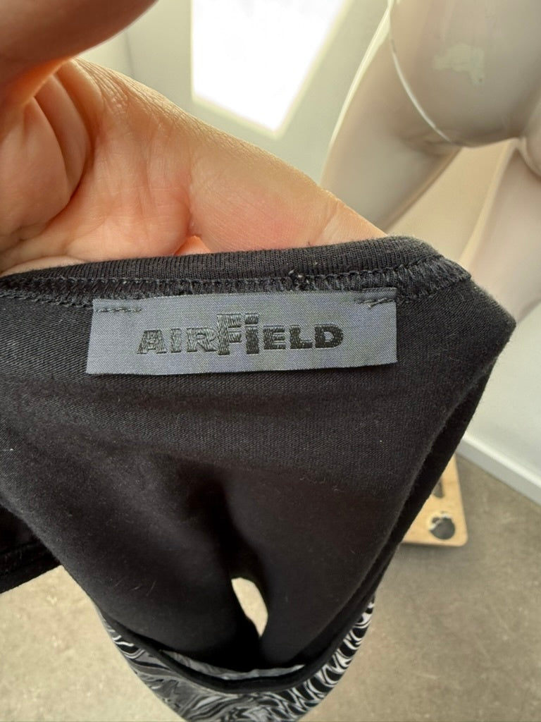 Airfield Top maat 44 zwart; wit