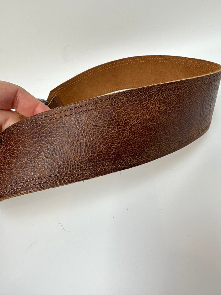 Vintage riem bruin met metalen gesp maat 95 cm