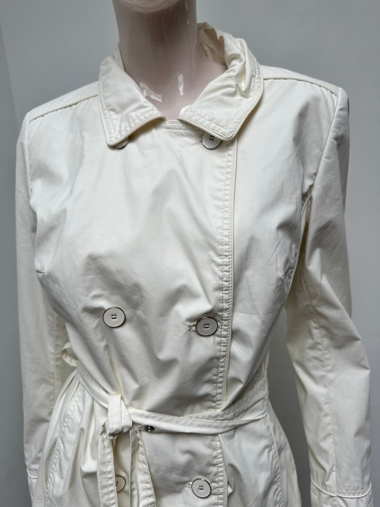 Claudia Sträter witte trenchcoat maat M
