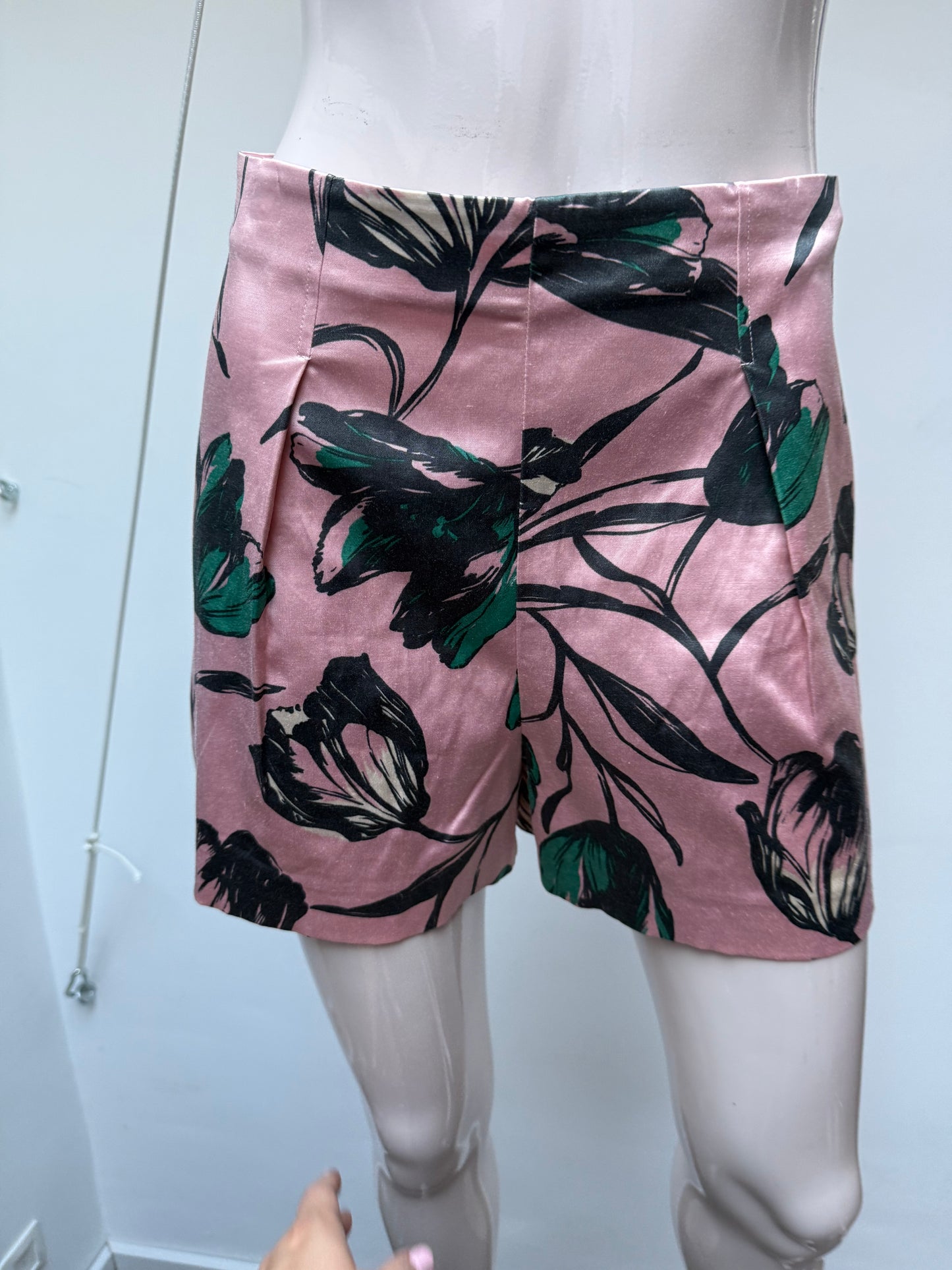 River Island roze short maat 8 (34-36)