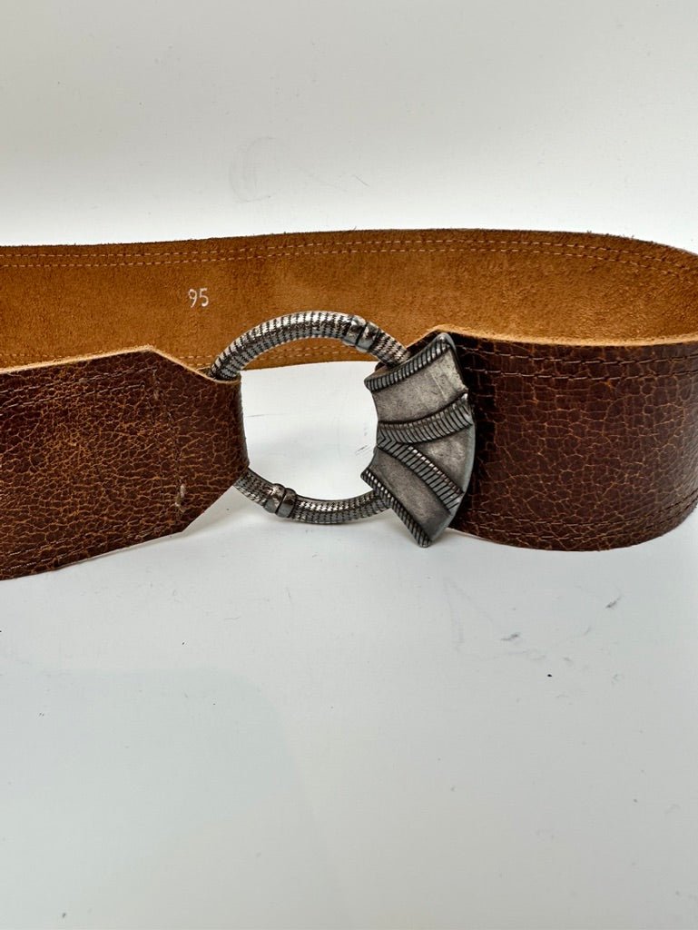 Vintage riem bruin met metalen gesp maat 95 cm