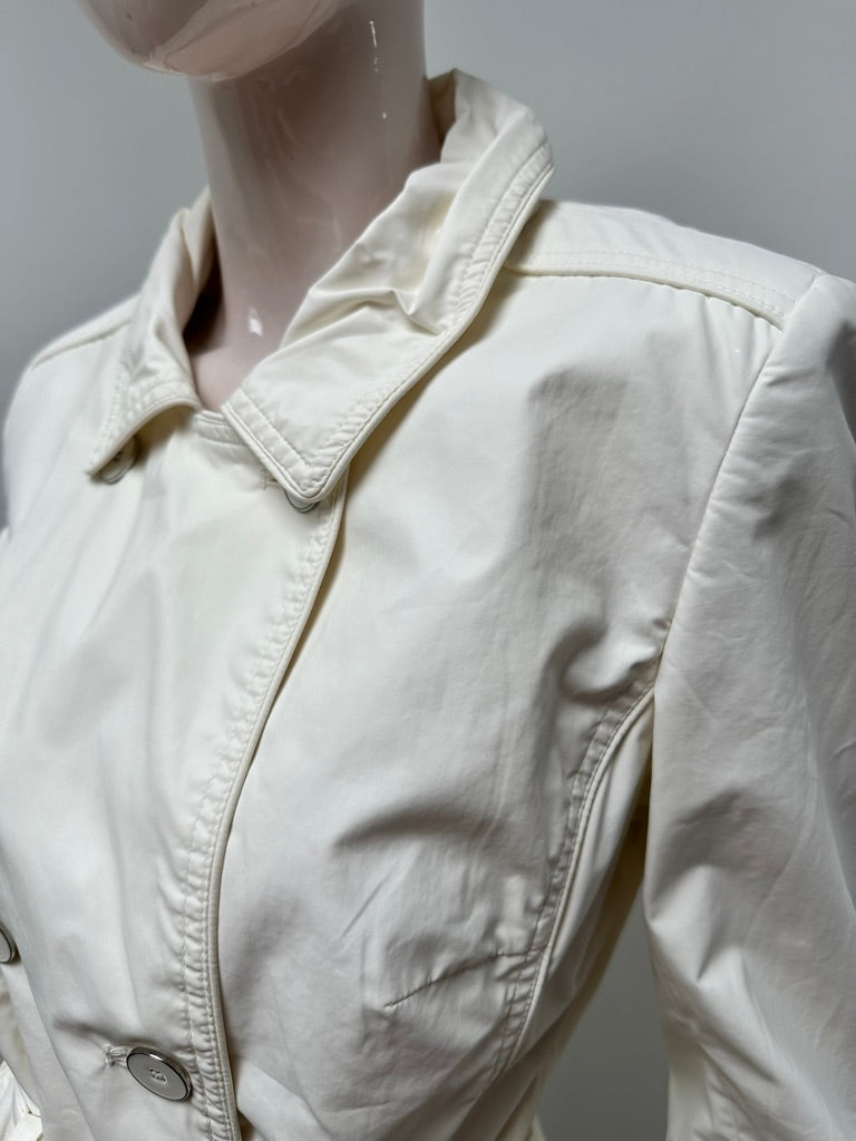 Claudia Sträter witte trenchcoat maat M