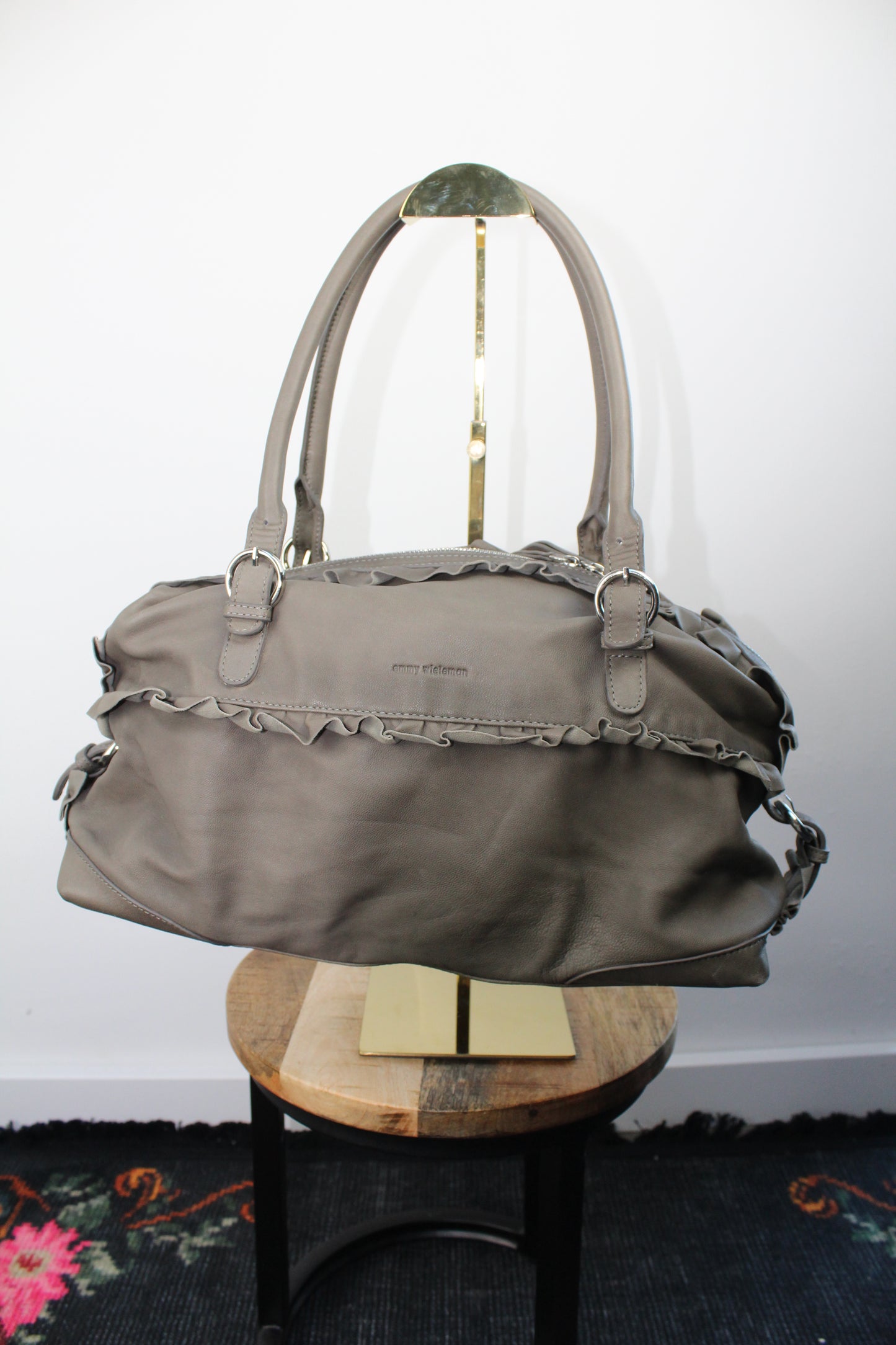 Emmy Wieleman schoudertas taupe echt leder