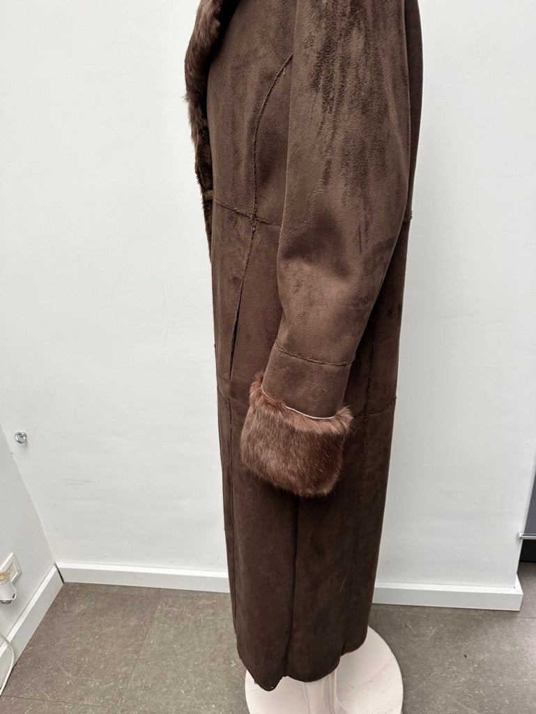 Gerard Darel - Jas - bruin suèdelook, bontkraag en bontmanchetten, lang model - XL