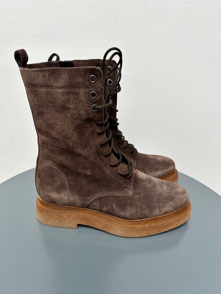 Capobella Enkellaarsjes - bruin suède, vetersluiting, halfhoog - S