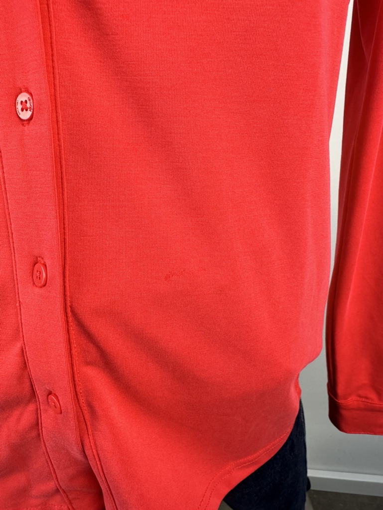 Eksept - Blouse - rood, licht glanzende stof, doorknoopsluiting - XS