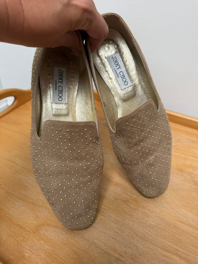 Jimmy Choo - Schoenen - suède, taupe, goudkleurige studs
