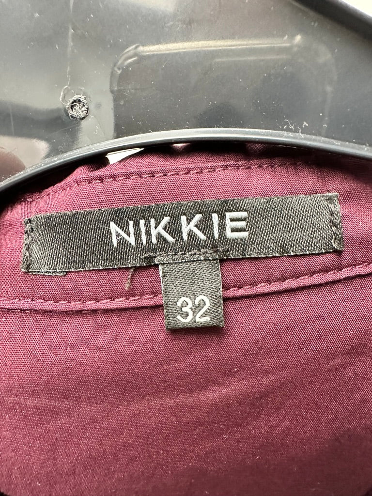 Nikkie bordeaux rood jurkje maat 32