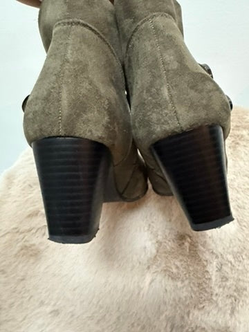 jana Laarsjes maat 38 olijfgroen