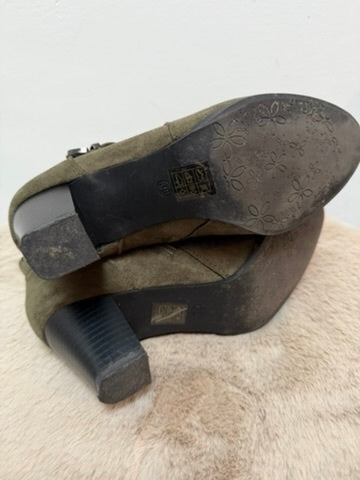 jana Laarsjes maat 38 olijfgroen