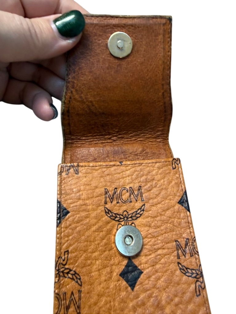 MCM Pennenmapje Bruin met zwart bedrukt logo patroon