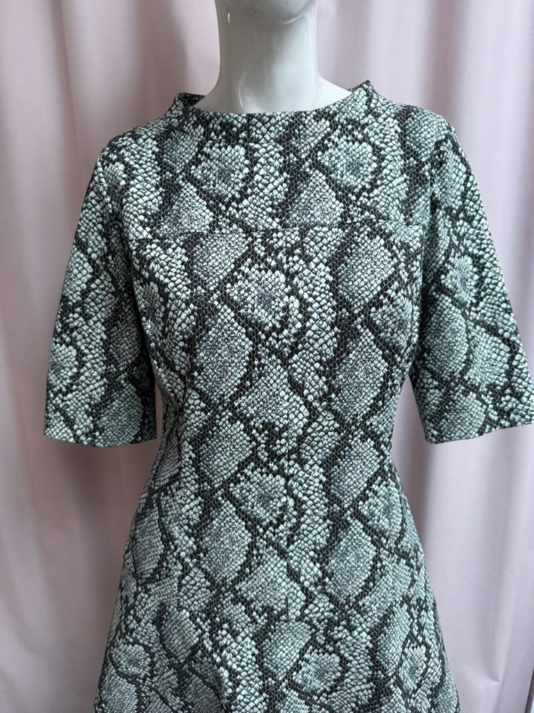 Hugo Boss Jurk maat 40 Zwart en wit