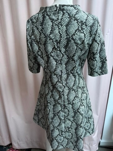 Hugo Boss Jurk maat 40 Zwart en wit
