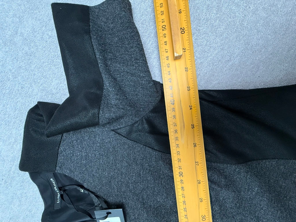 Luisa Cerano Jurk Maat 40/42 – Grijze Wolmix Jurk met Zwarte Leather-Look Panels | Nieuw met Kaartje