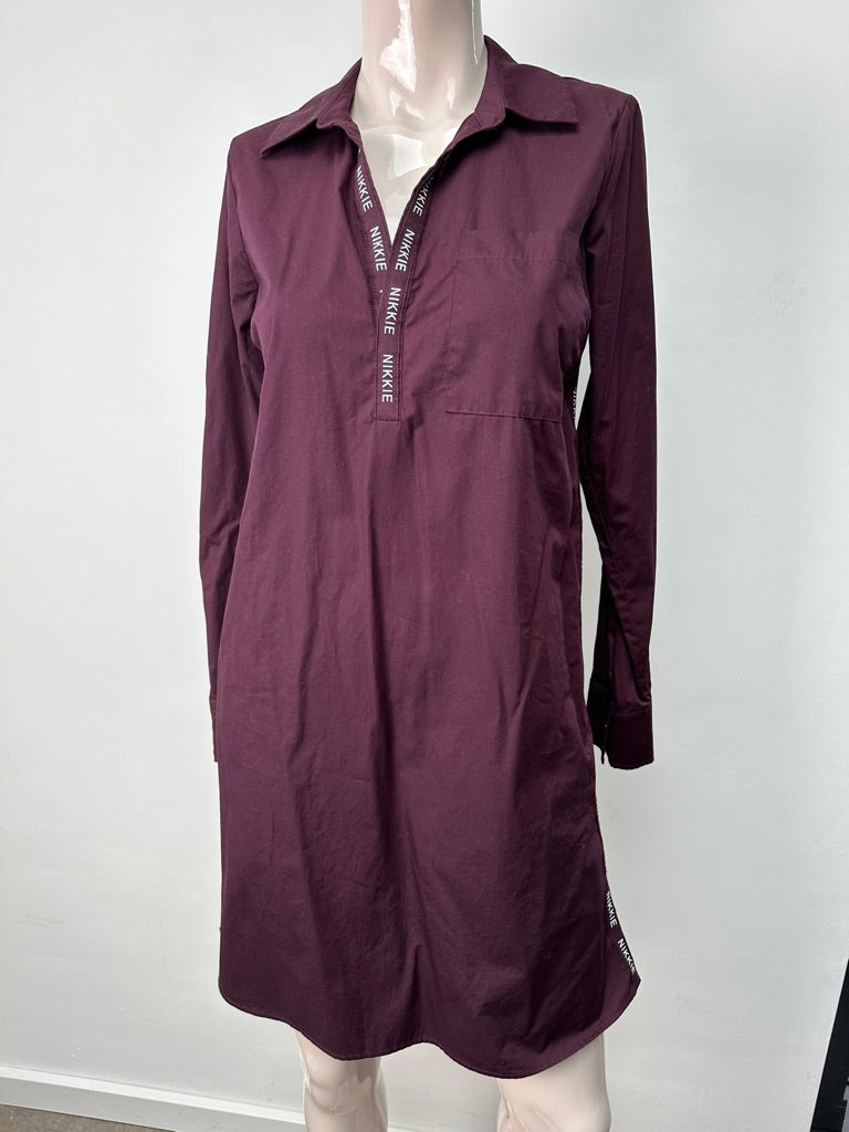 Nikkie bordeaux rood jurkje maat 32