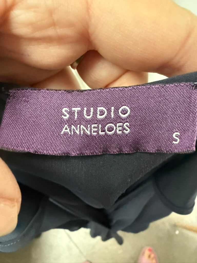 Studio Anneloes - Jurk - donkerblauw, V-hals, plissé detail - S