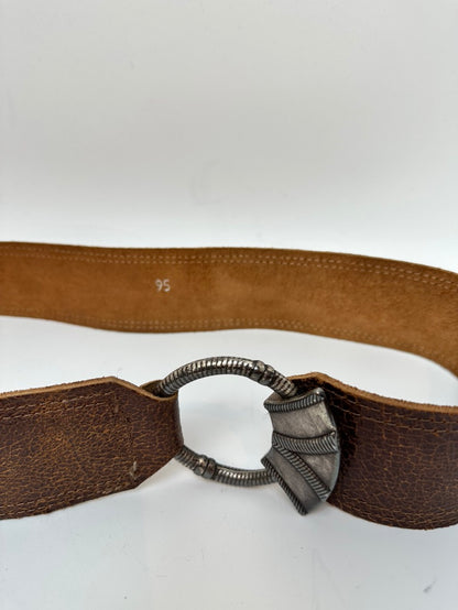 Vintage riem bruin met metalen gesp maat 95 cm