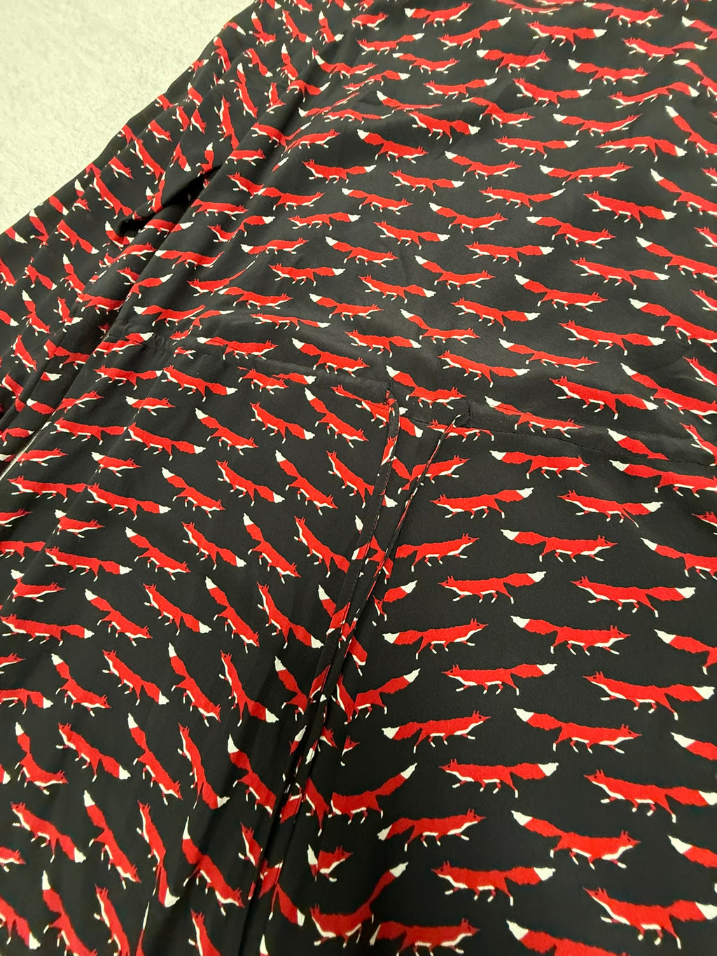 Essentiel Antwerp jurk met vossenprint maat 36 – speelse designer jurk in zwart en rood