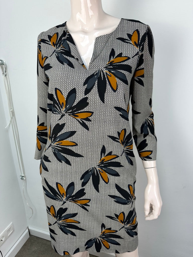 Essentiel Antwerp Jurk met V-hals Maat 34