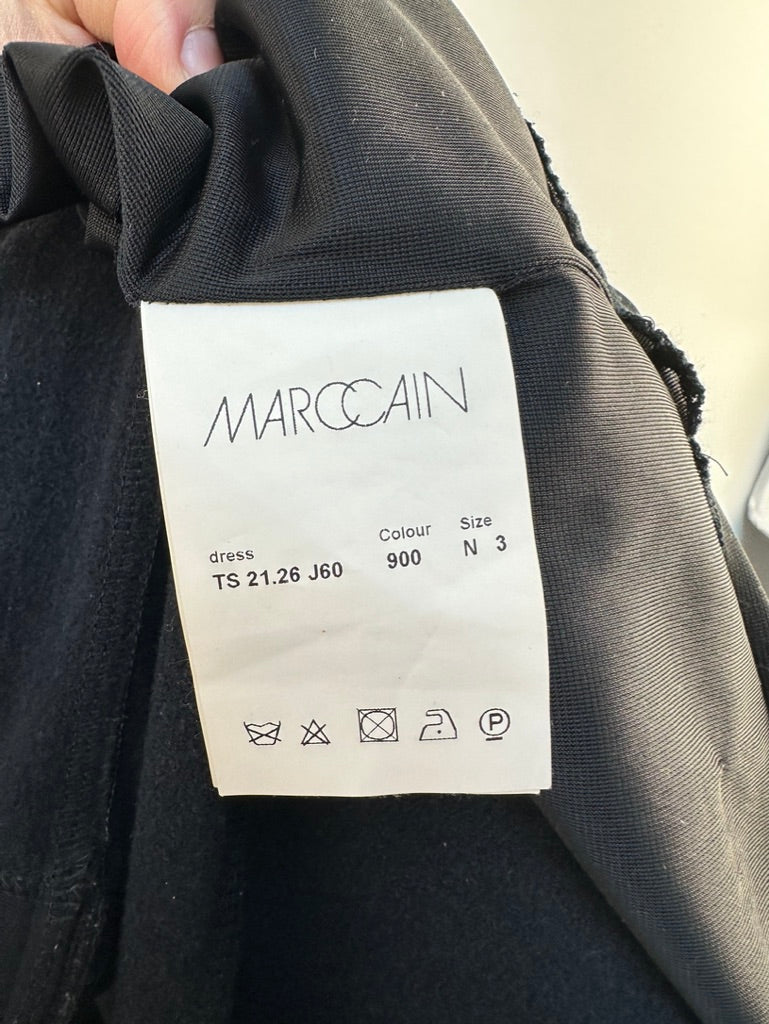 Marc Cain zwarte jurk met riempje in wollige stof maat 3