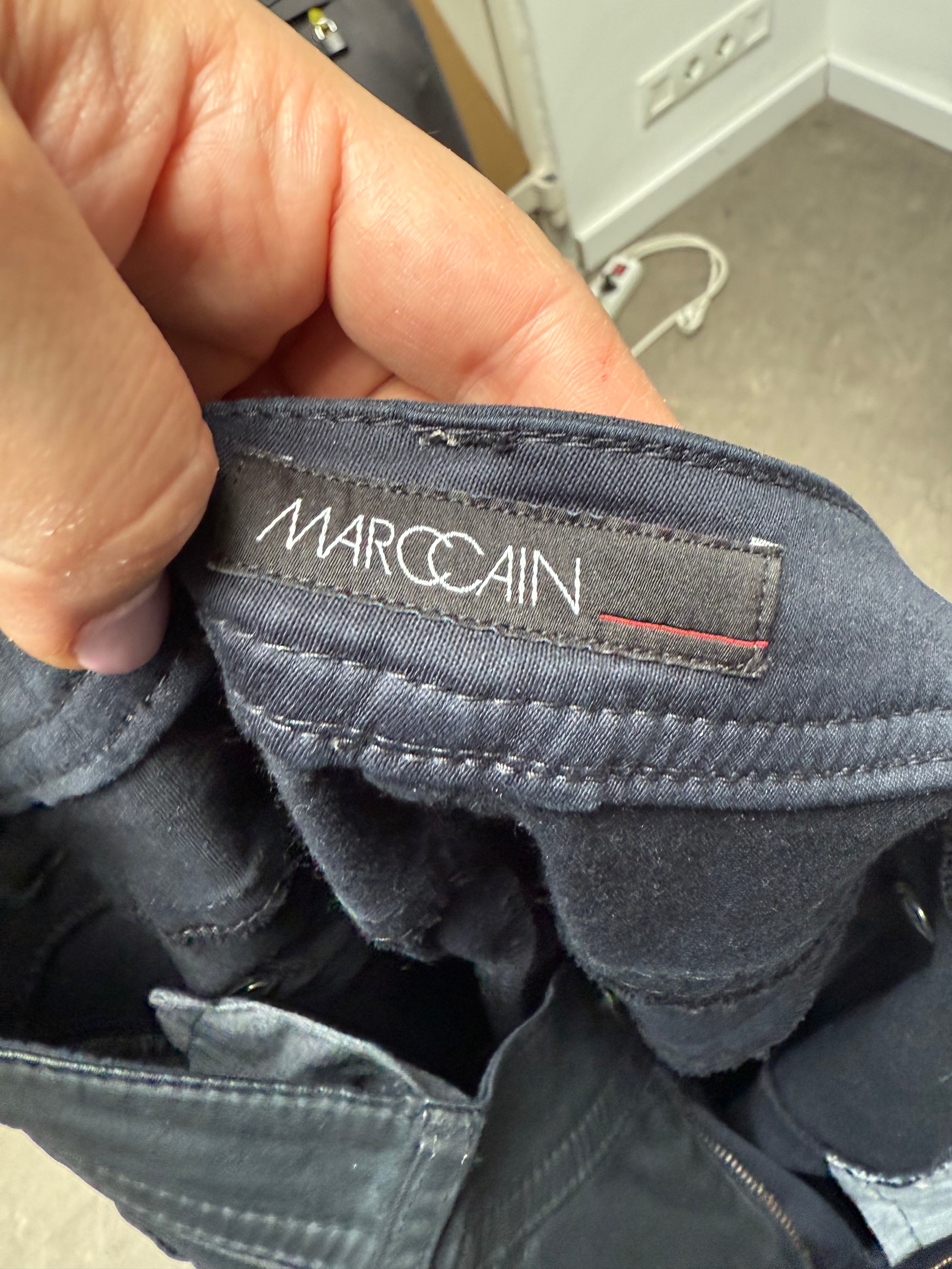 Marc Cain glanzende Broek maat 40 donkerblauw