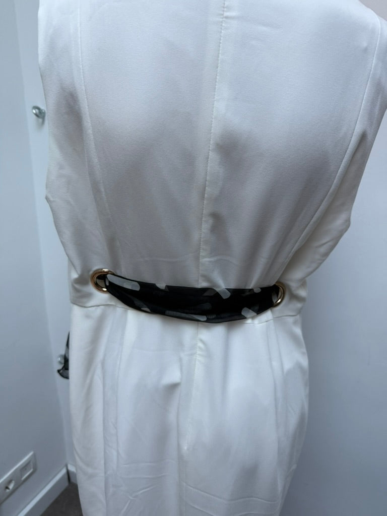 LINEA RAFFAELLI - Jurk - wit, diepe V-hals, metalen ringdetails - L