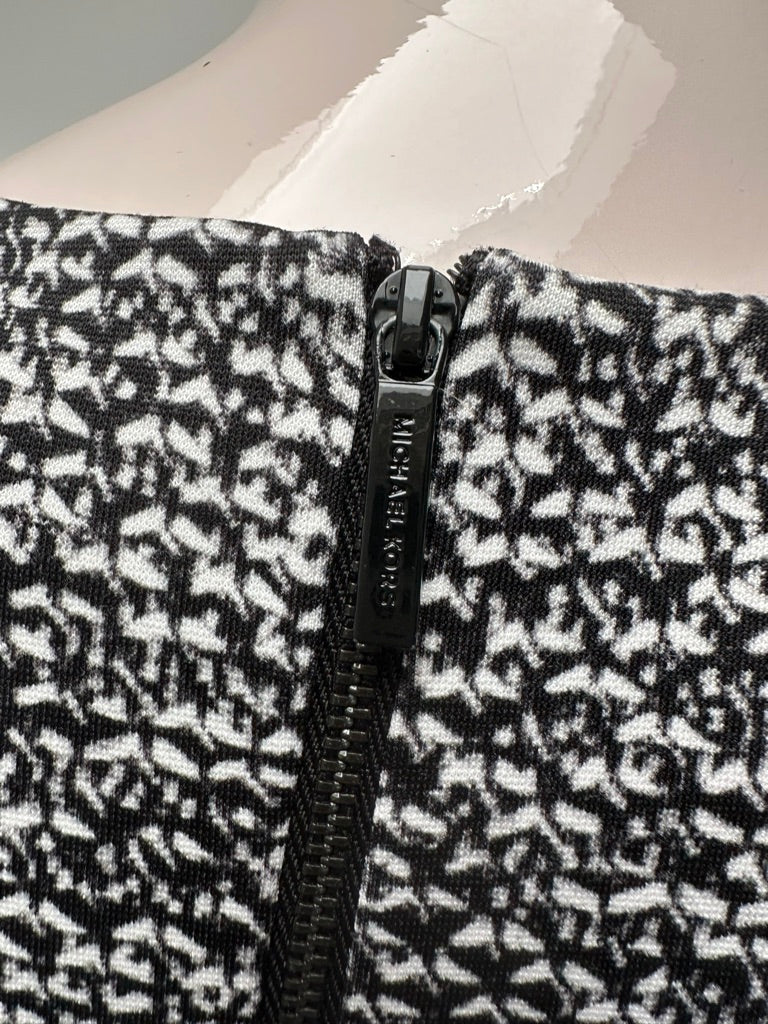 MICHAEL Michael Kors - Jurk - zwart-wit gemêleerd, ronde hals, licht uitlopende rok - S