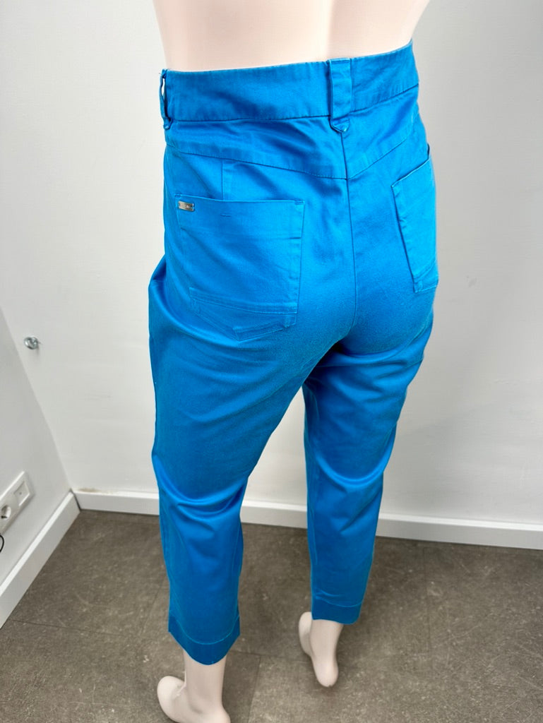 Marc Cain kobalt blauwe chino met smalle fit maat 4