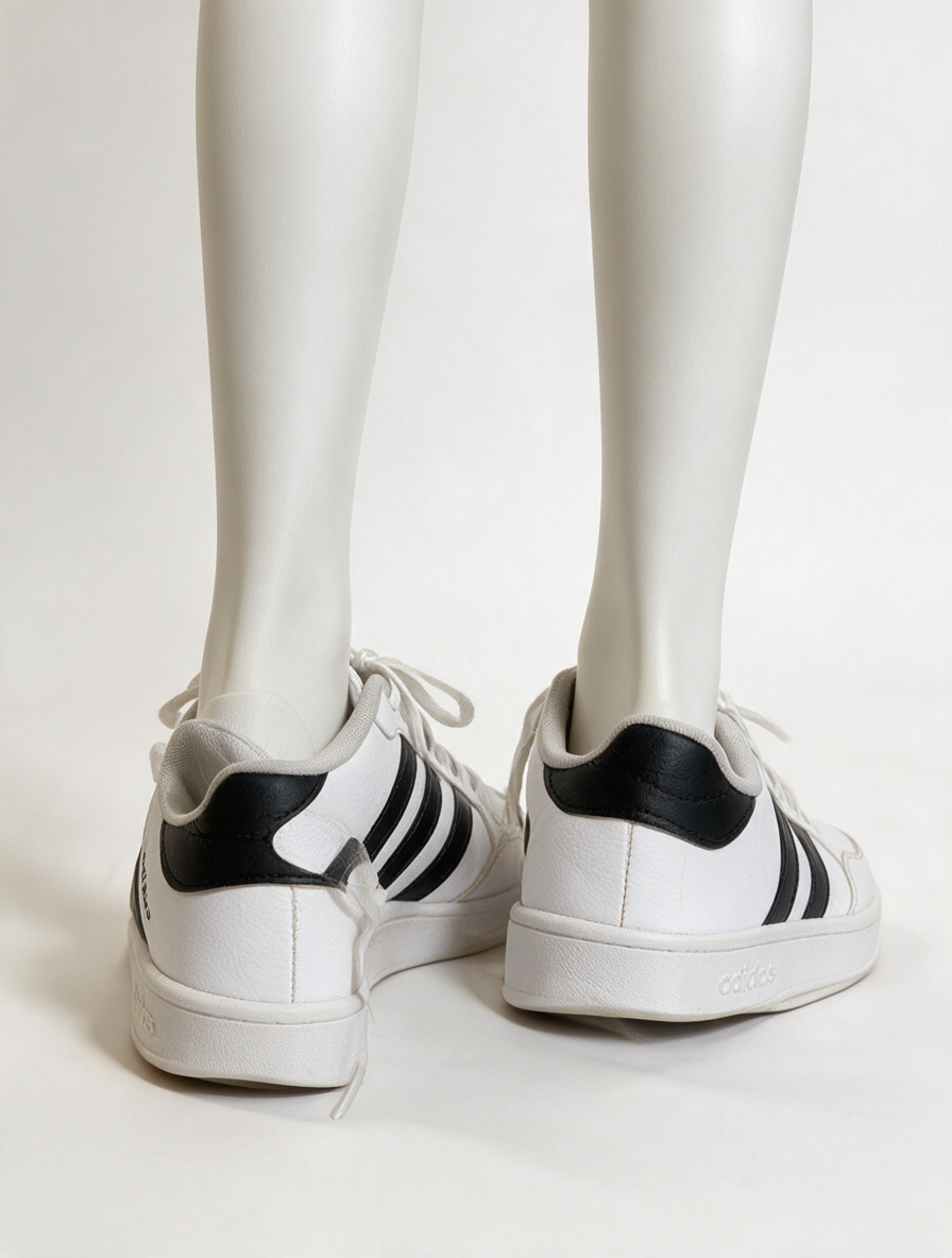 adidas - Sneakers - wit, iconische drie strepen, synthetisch leer - 41 2/3