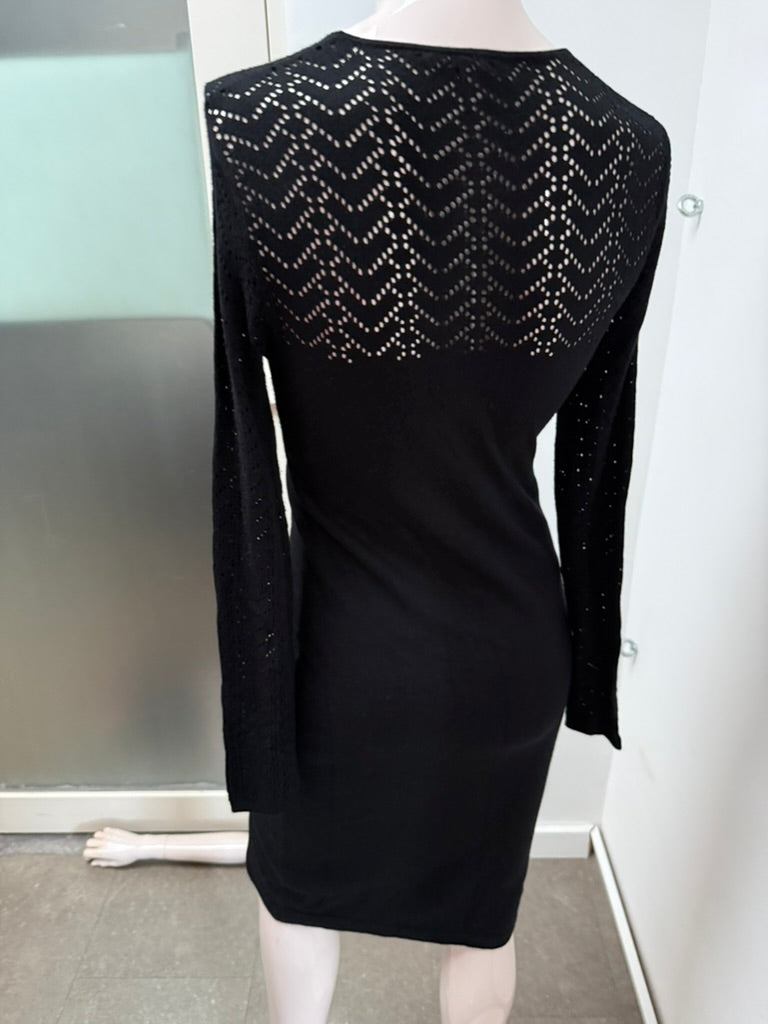 Caroline Biss - Jurk - zwart, gehaakt patroon, strikdetail - L