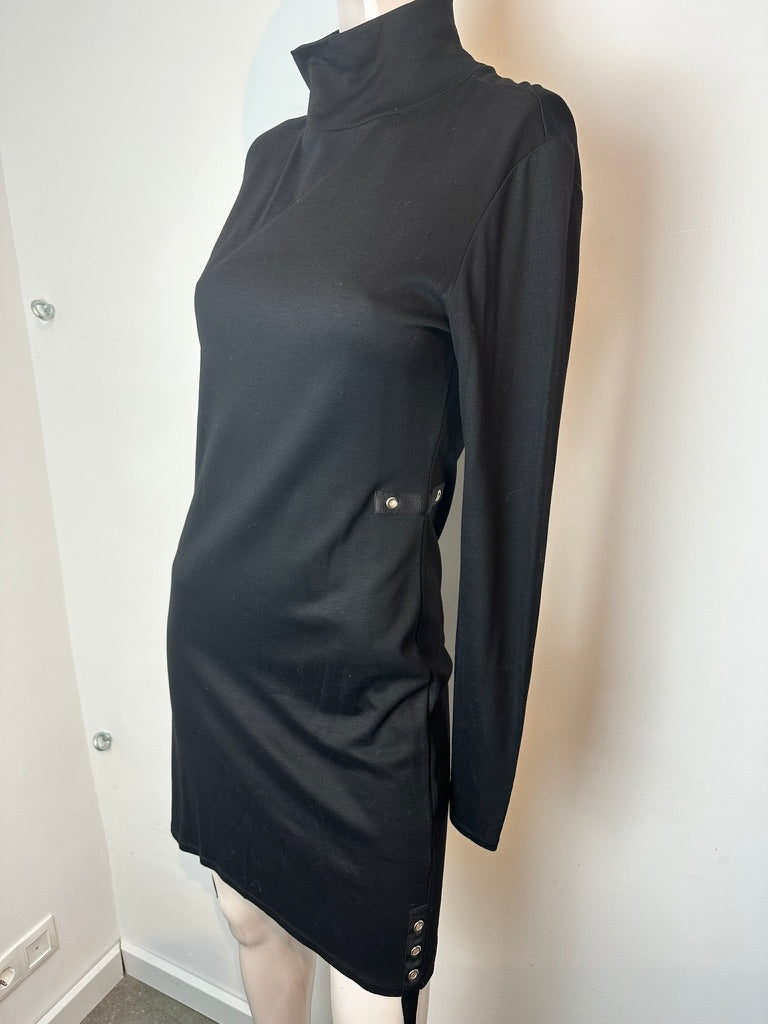 PATRIZIA PEPE - Jurk - zwart, hoge col, knoopdetail - S