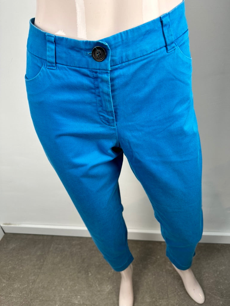 Marc Cain kobalt blauwe chino met smalle fit maat 4