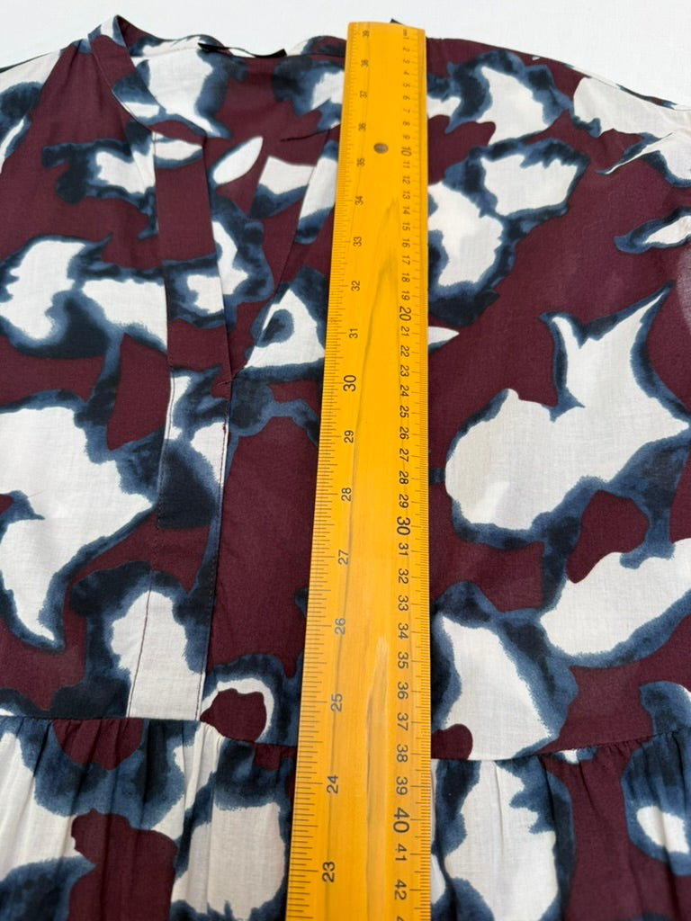 Mouwloze A-lijn jurk met abstracte print in bordeaux/blauw/wit – 38
