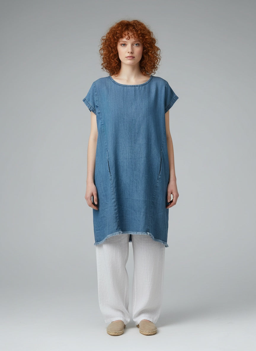 Full body view of the model wearing Ichi Jurk maat 34 blauw