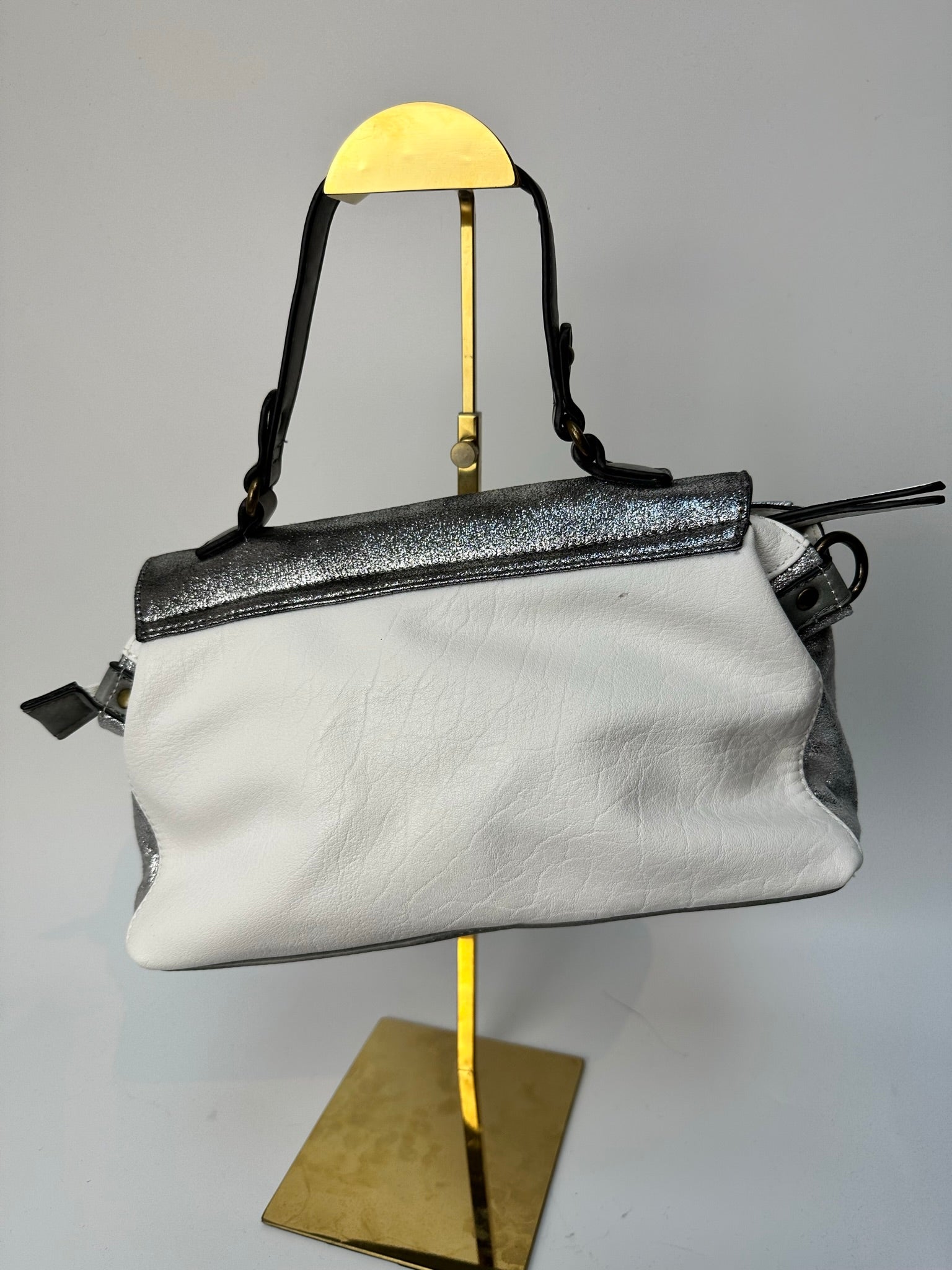 Zilver/witte schoudertas met lange strap