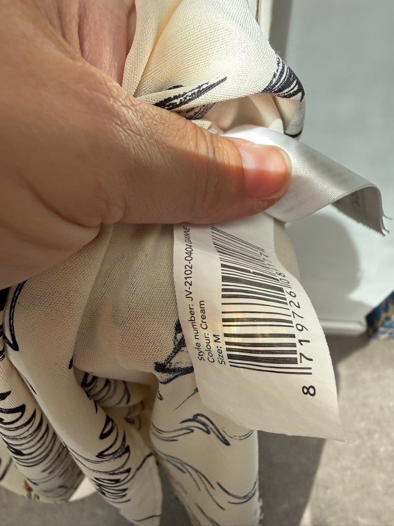 JOSH V - Jurk - crème/zwart, kalligrafieprint, knoopsluiting maat M