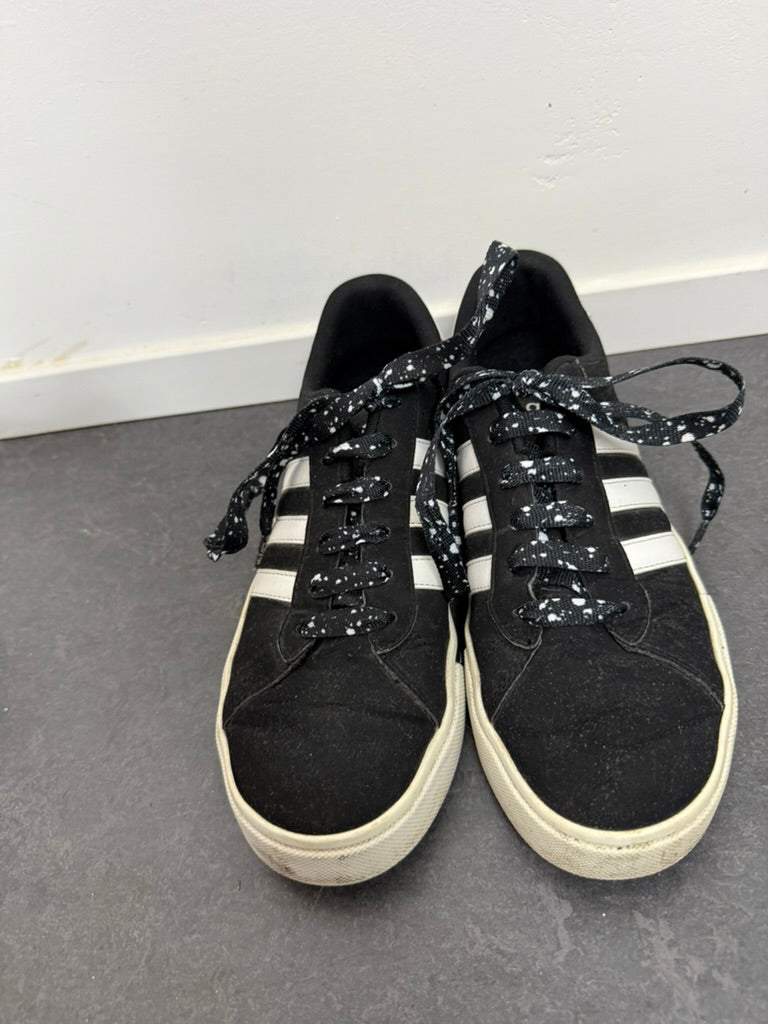 Adidas - Sneakers - zwart-wit, drie adidas-strepen, vetersluiting