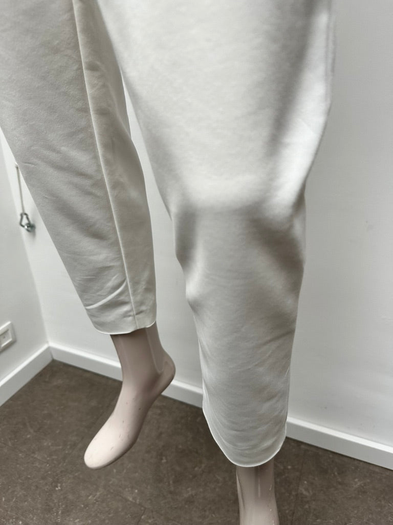 Witte broek in smal model maat 42