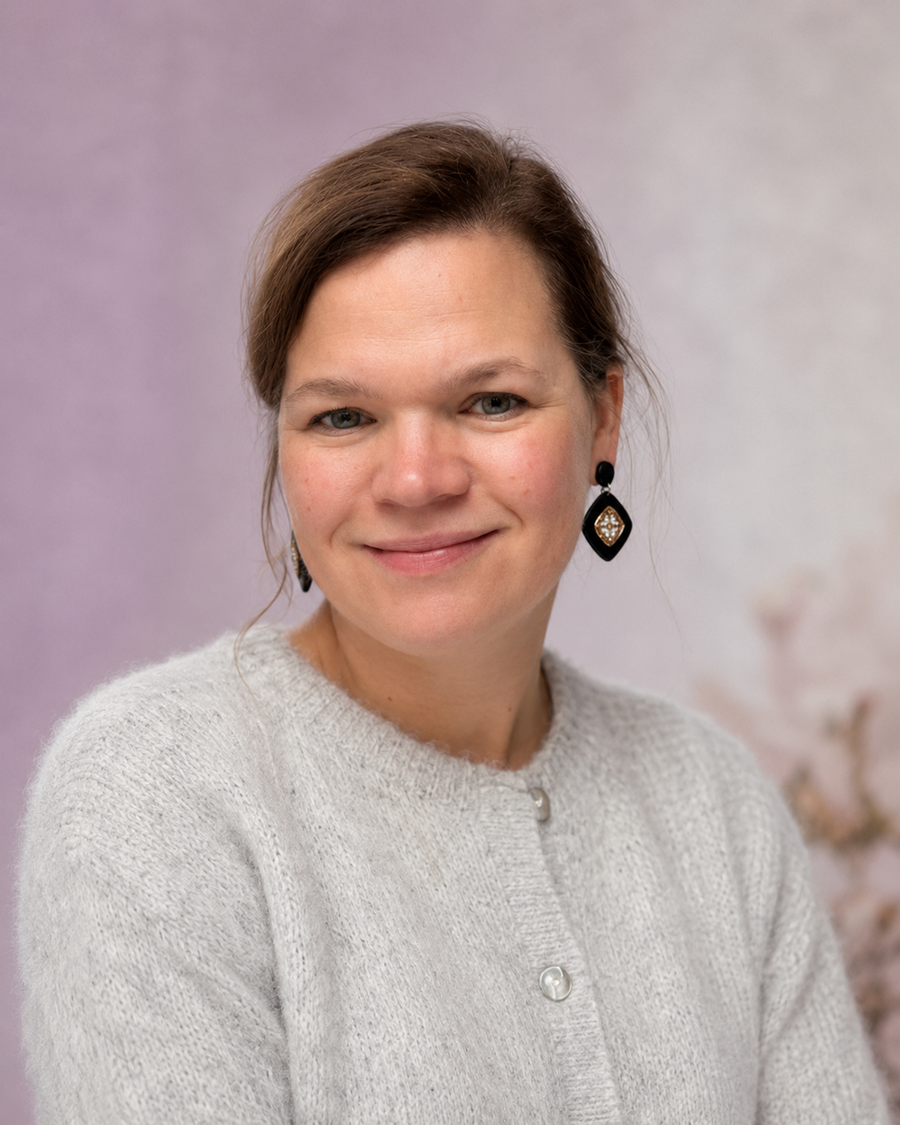 Carola van Meisje met de Parels tweedehands kleding webshop