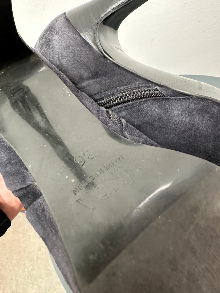 Zinda blauwe suede enkellaarsjes maat 36