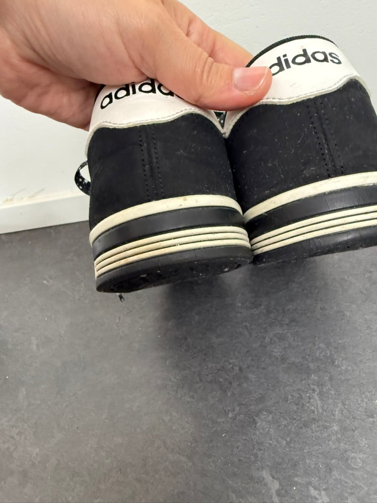 Adidas - Sneakers - zwart-wit, drie adidas-strepen, vetersluiting