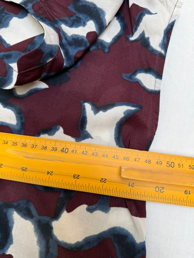 Mouwloze A-lijn jurk met abstracte print in bordeaux/blauw/wit – 38