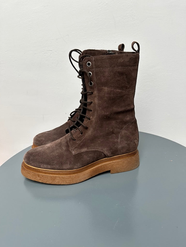 Capobella Enkellaarsjes - bruin suède, vetersluiting, halfhoog - S