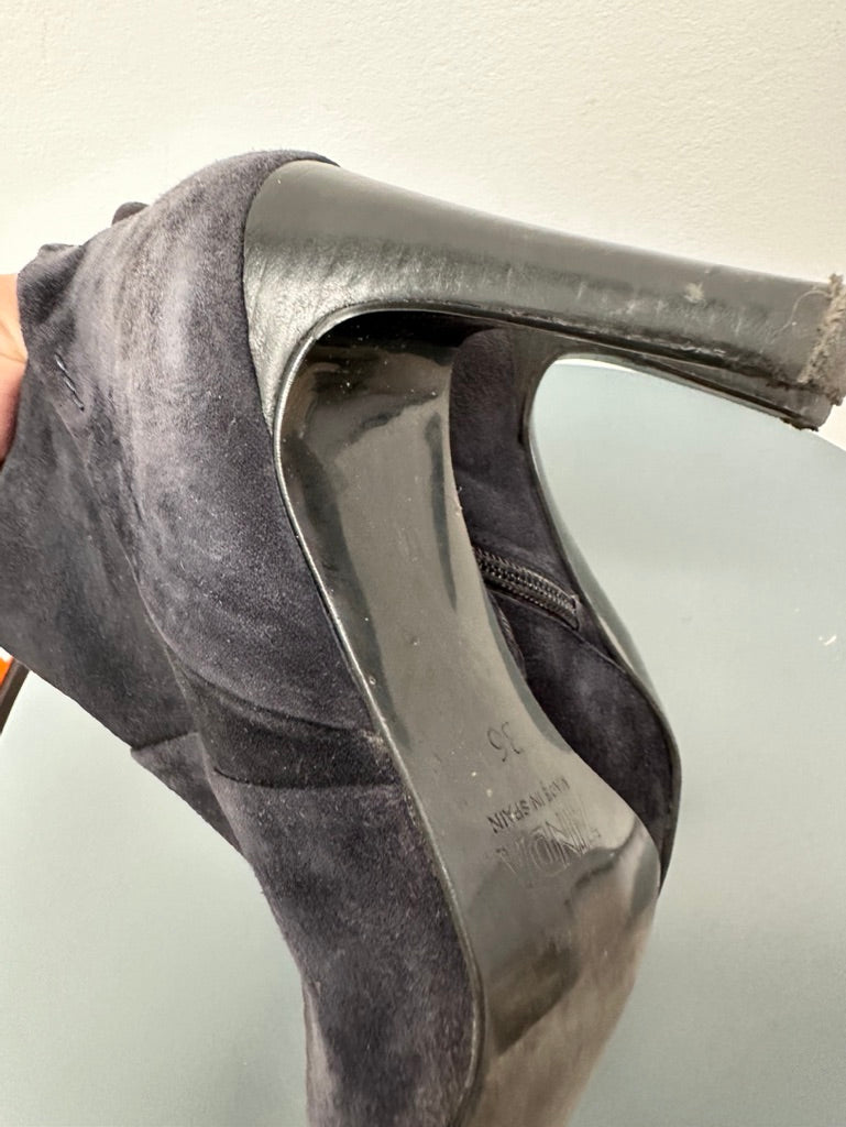 Zinda blauwe suede enkellaarsjes maat 36