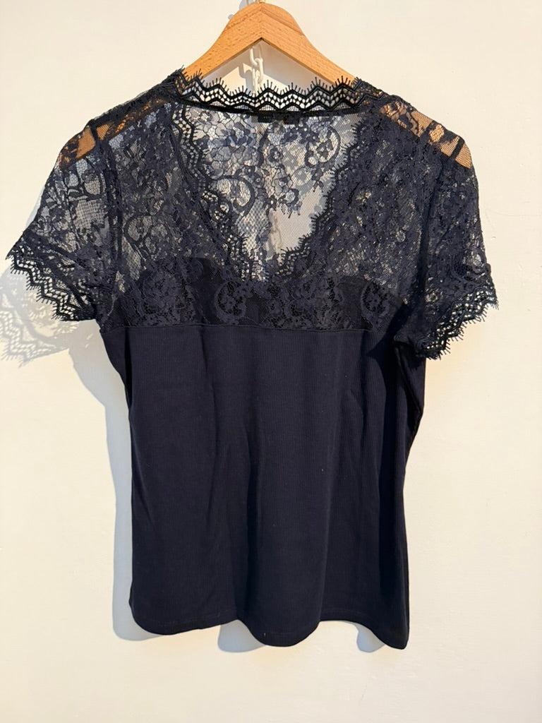 Morgan - T-shirt - donkerblauw, kant met bloemenpatroon, V-hals - XL