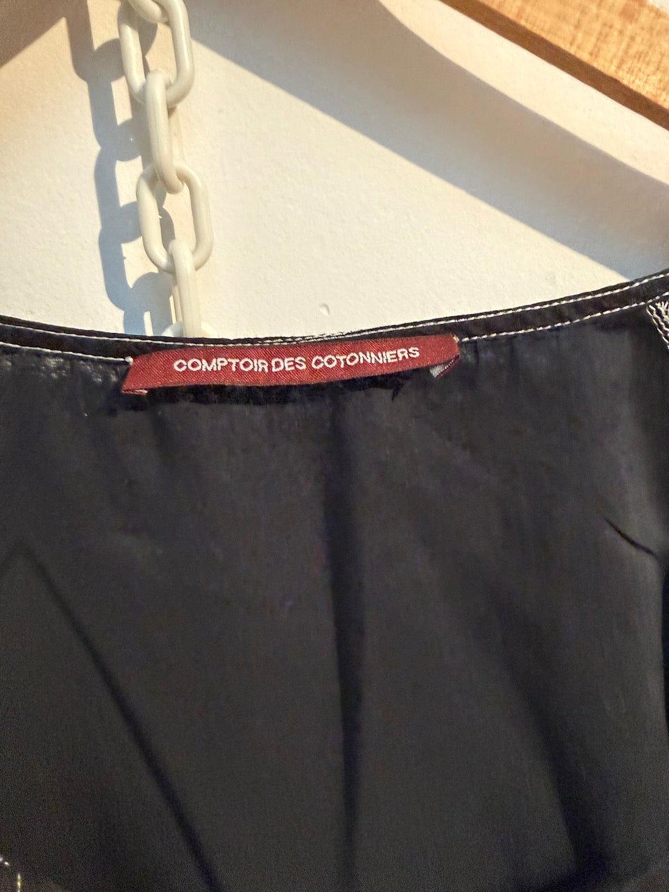 Comptoir des Cotonniers - Blouse - zwart, contrasterende stiksels, korte mouw - L