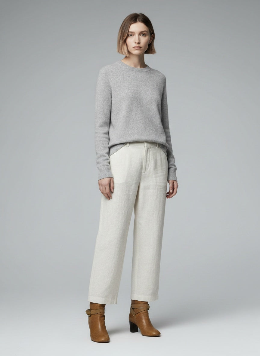 Standing front view of the model wearing Isabel Marant Laarsjes maat 38 bruin (draagmaat 37)