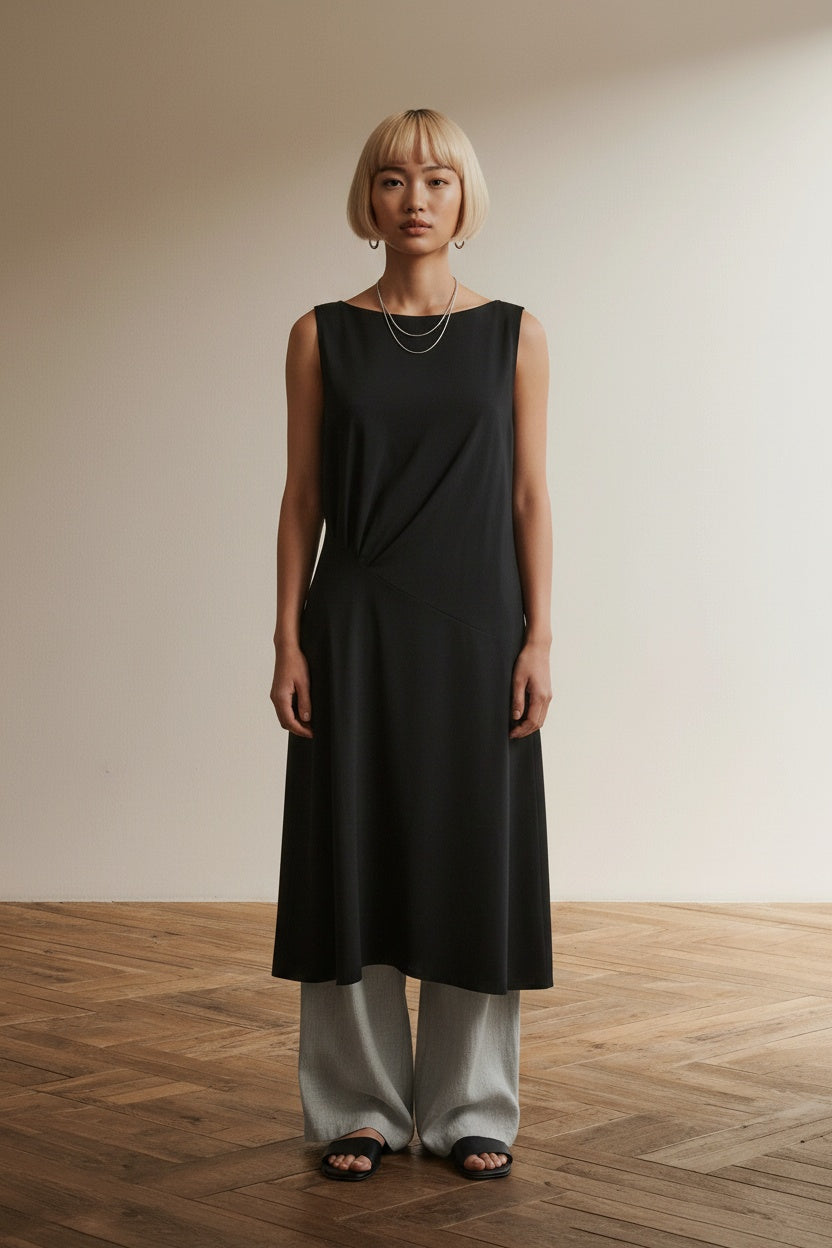 Full body view of the model wearing Patrizia Pepe Jurk maat 3 Zwart
