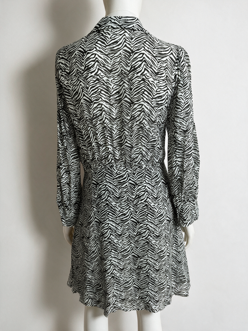 Patrizia Pepe - Jurk - zwart-wit zebraprint, klassieke kraag, knoopsluiting - M