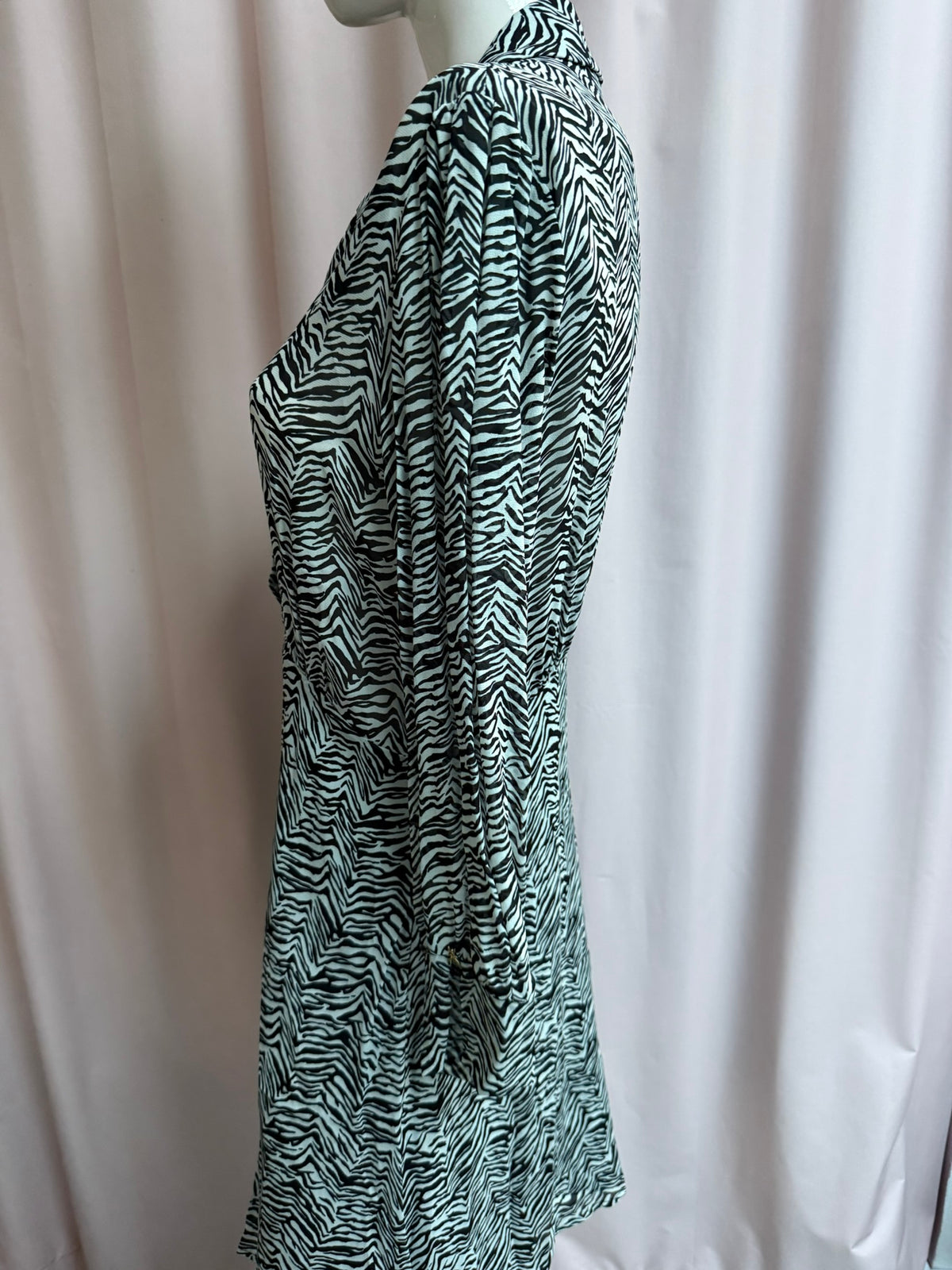 Patrizia Pepe - Jurk - zwart-wit zebraprint, klassieke kraag, knoopsluiting - M
